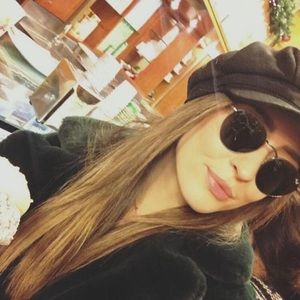 Meet your Posher, Melissa